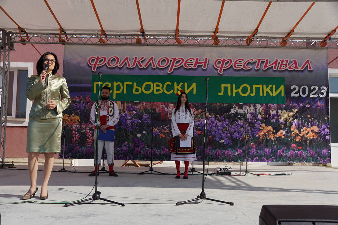 ”Гергьовски люлки” в Левски - истинско тържество на обичта към фолклорното богатство